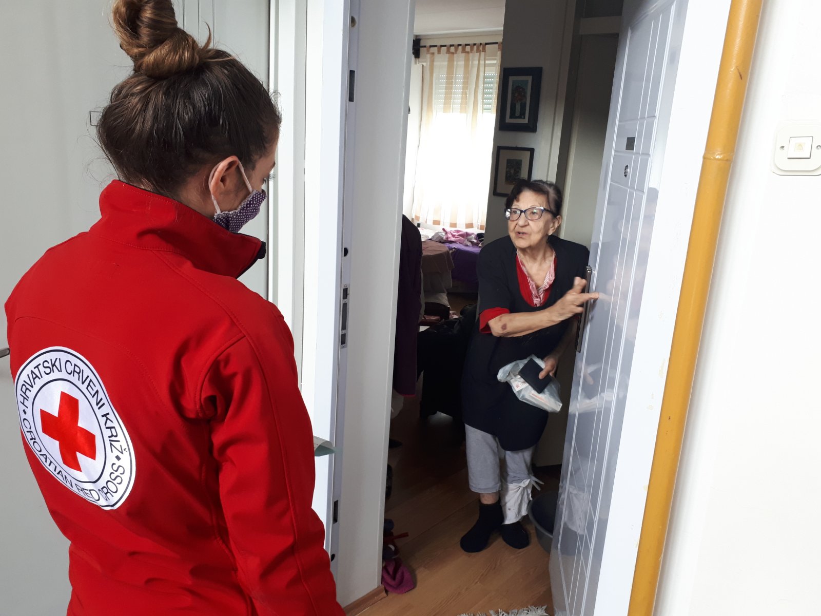 Crveni križ 24 sata na raspolaganju starijima i nemoćnima u doba pandemije