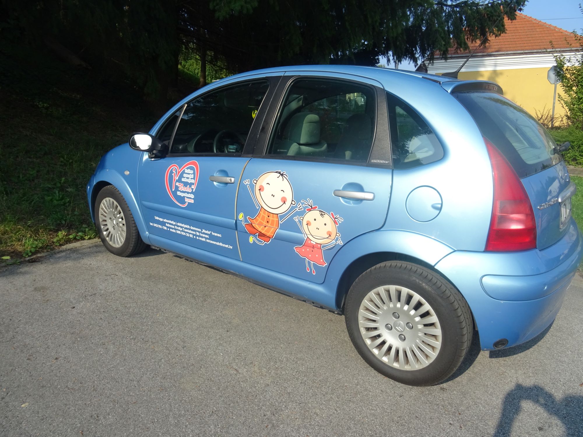 Službeni automobil Udruge Nada