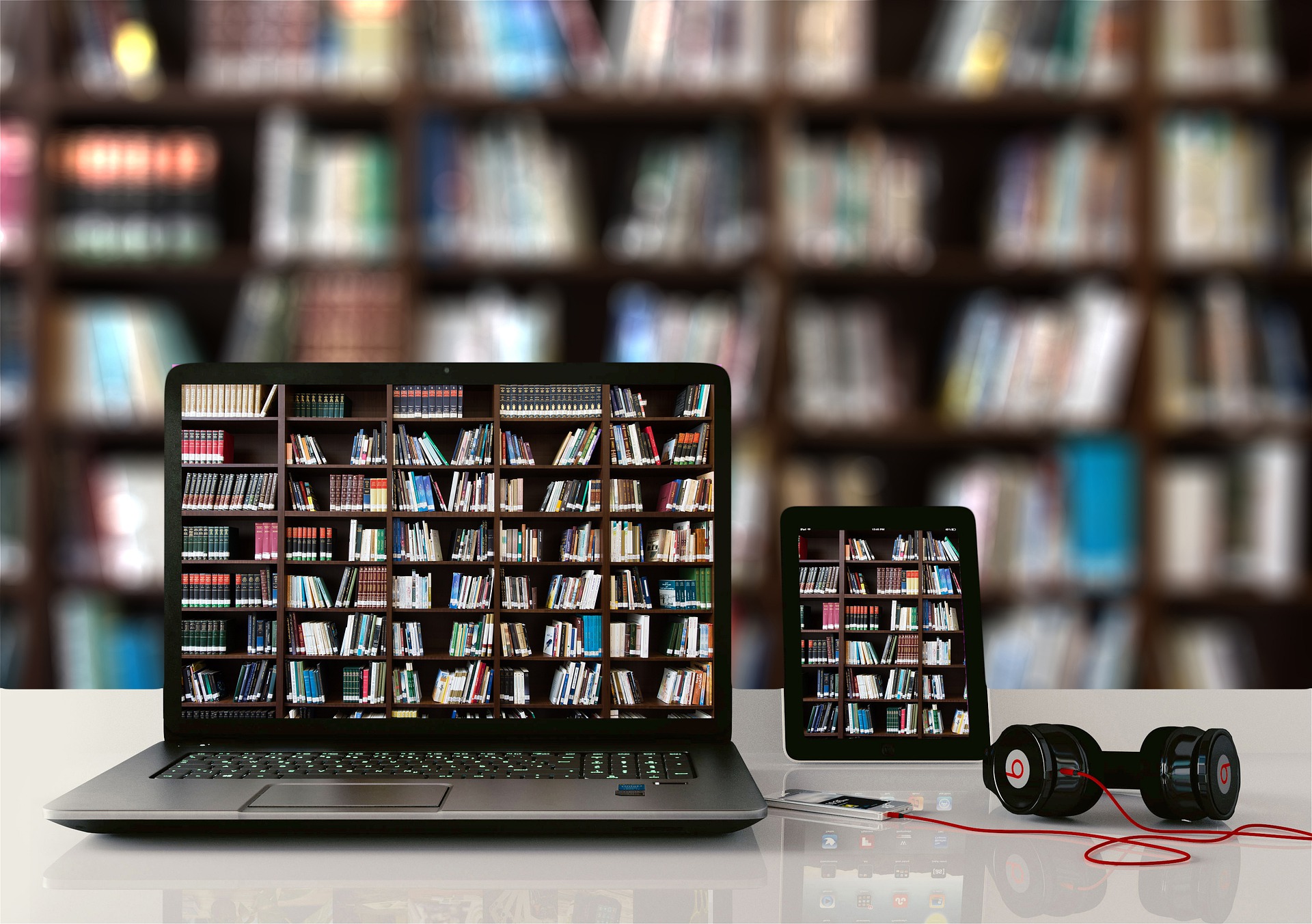 Fotografija laptopa koji prikazuje biblioteku