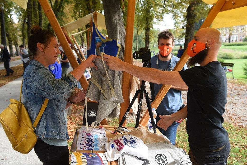 Volonteri udruge Carpe Diem na Festivalu volonterstva gdje su promovirali kampanju 